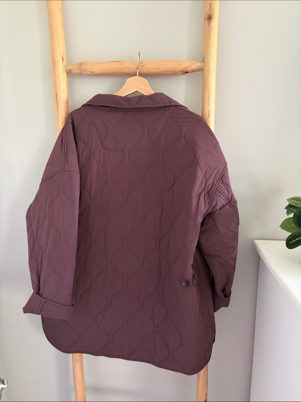 Faherty Horizon Quilted Jacket - Plum M - Picture 7 of 9